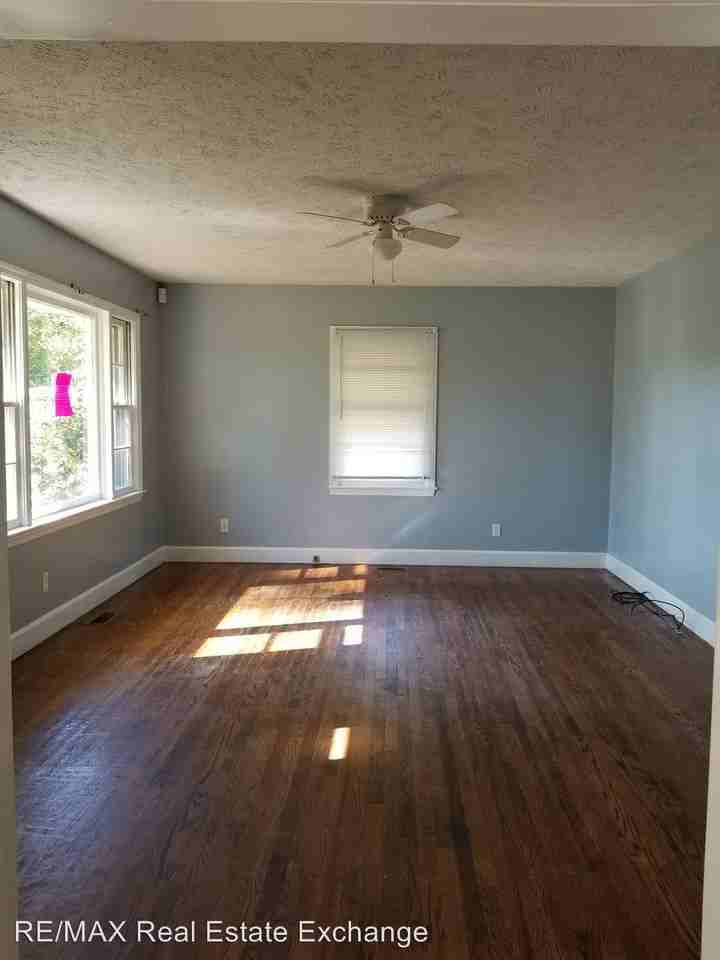 132 Warwick Mill Rd - Photo 3 of 8