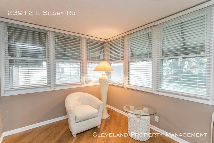 23912 E Silsby Rd - Photo 3 of 32