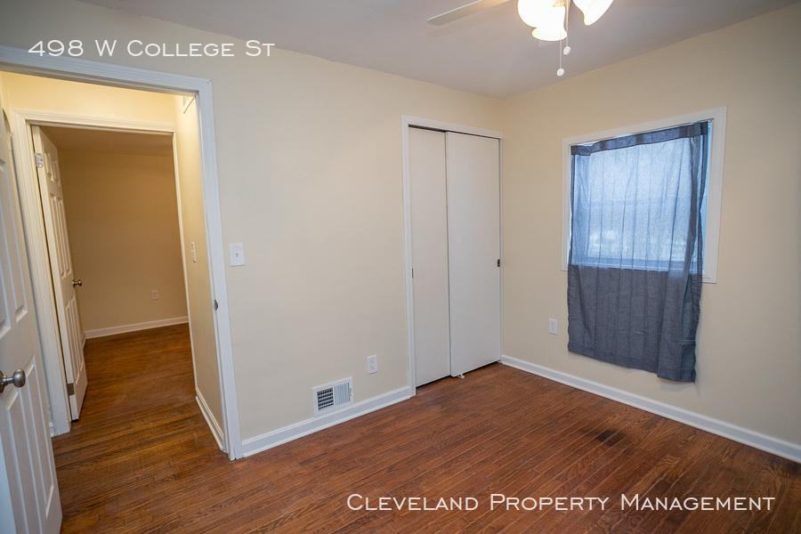 498 W College St - Photo 3 of 20