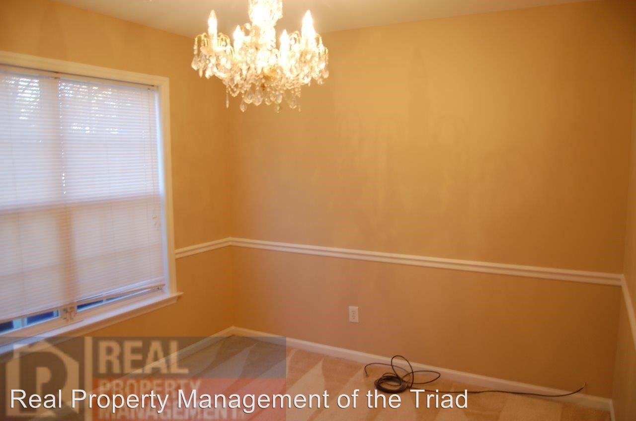 225 Braeburn Dr - Photo 3 of 10