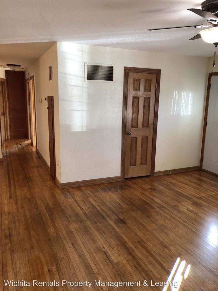 1224 E Diedrich Ave - Photo 2 of 5