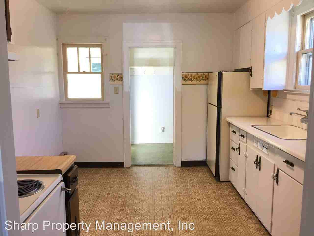 421 Pioneer Ave NE - Photo 3 of 7