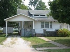featured image of 616 E Grand St