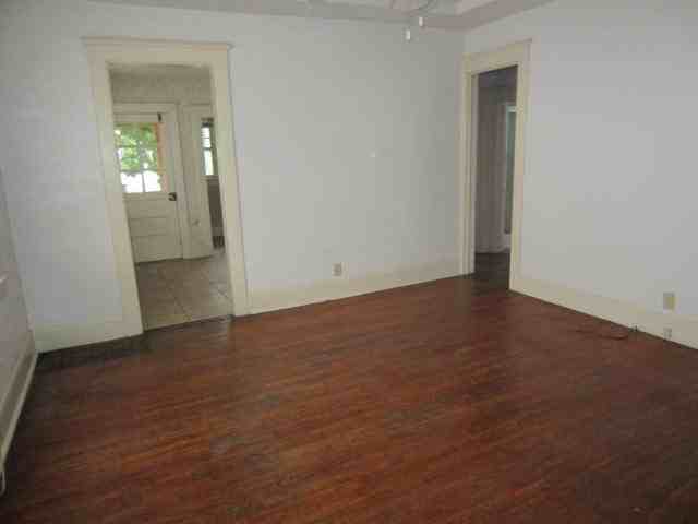 616 E Grand St - Photo 3 of 16