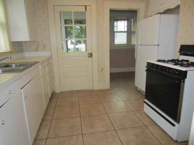 616 E Grand St - Photo 4 of 16