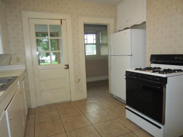 616 E Grand St - Photo 5 of 16