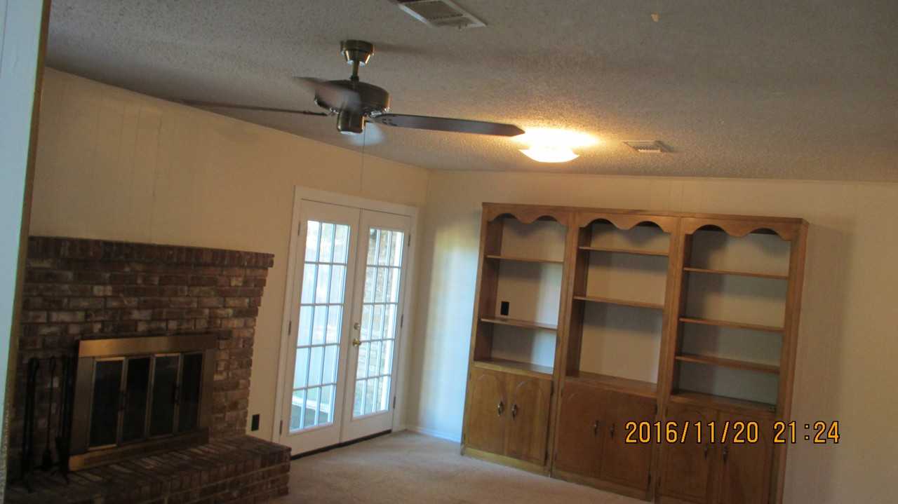 732 Overbrook Dr - Photo 2 of 7