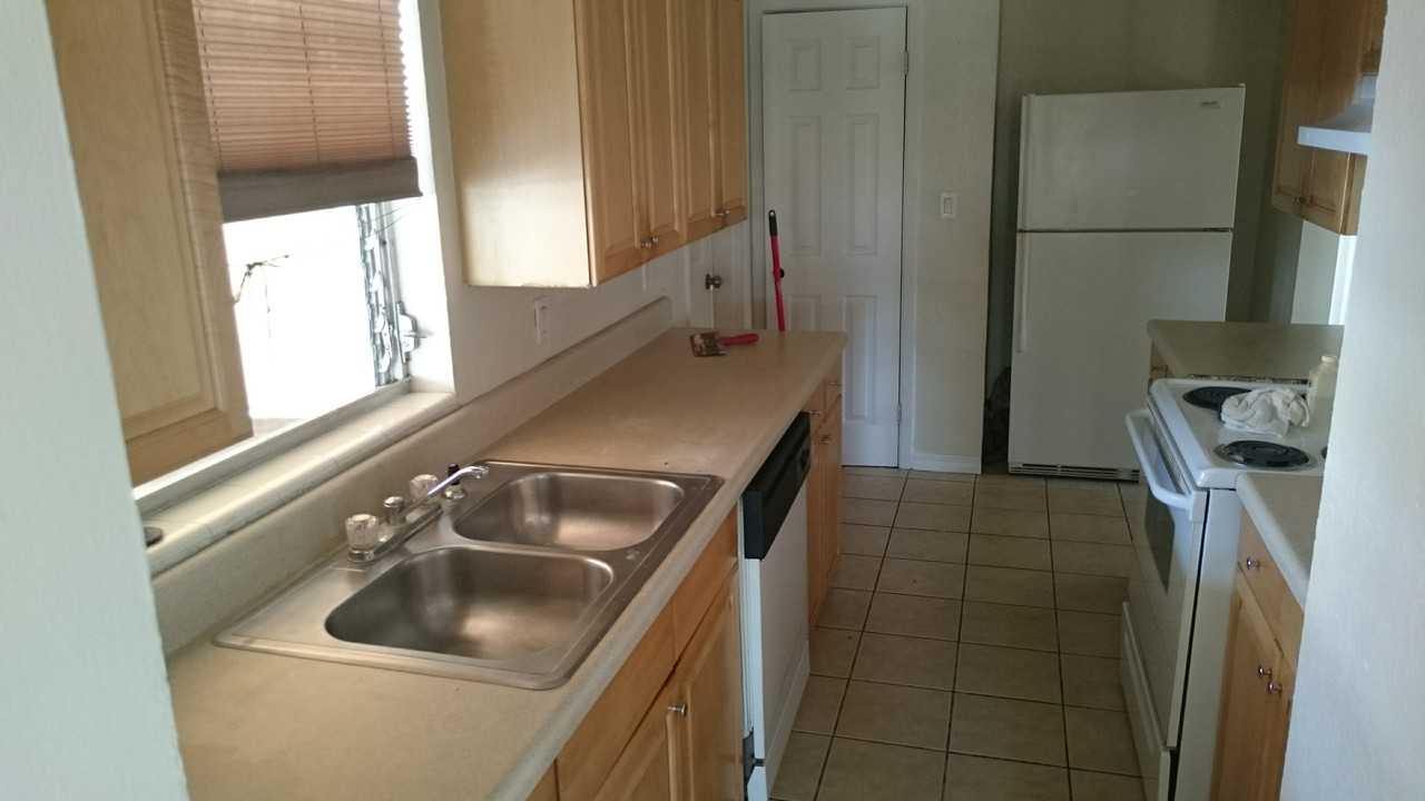 1938 Golfview Ave - Photo 3 of 5