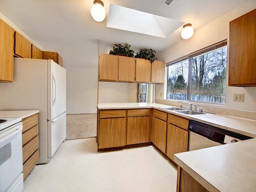 5714 NE 204th St - Photo 3 of 12