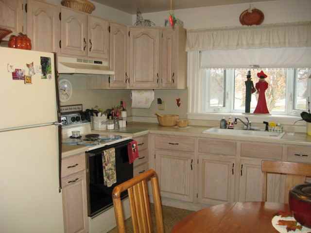 683 S 22nd St - Photo 3 of 5