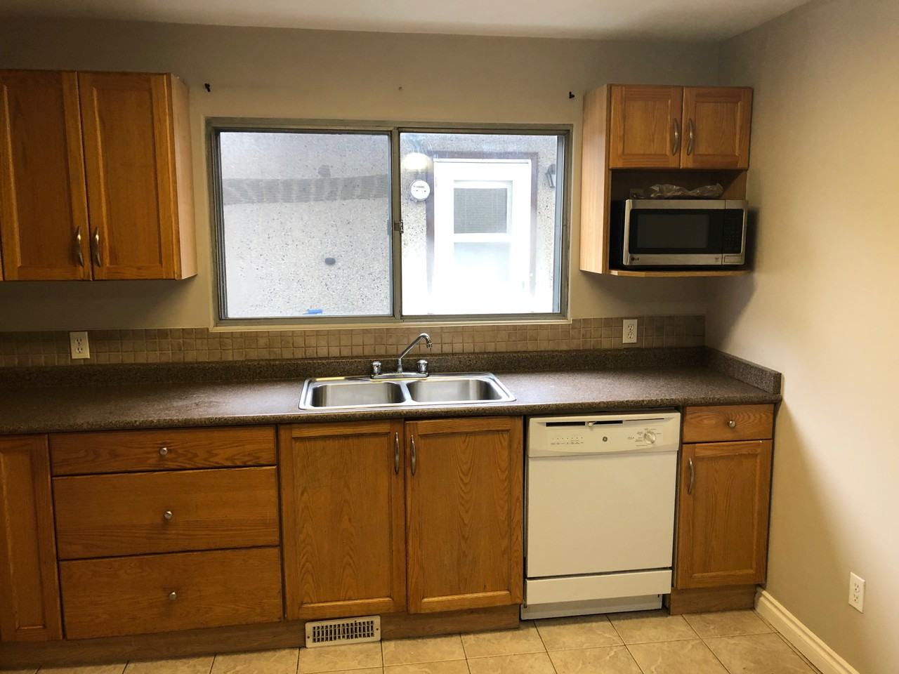 10435 129 Ave Nw - Photo 2 of 8