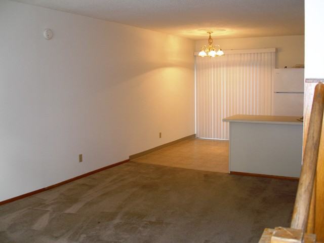 126 N Center Ave - Photo 3 of 16