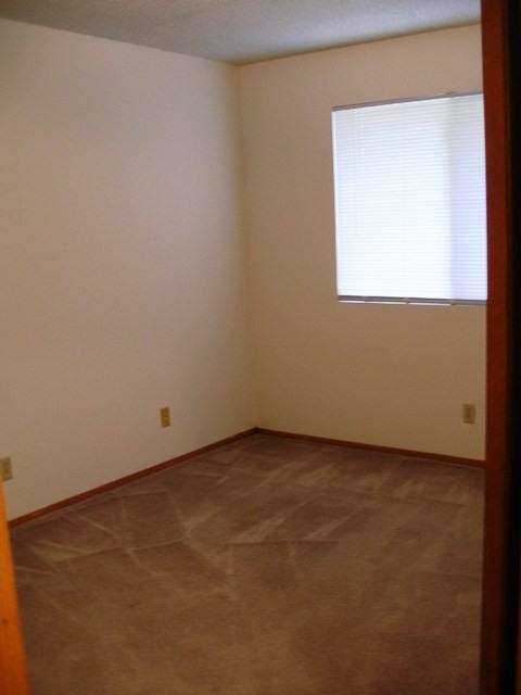 126 N Center Ave - Photo 4 of 16