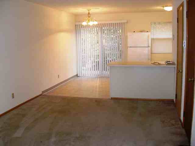 126 N Center Ave - Photo 5 of 16