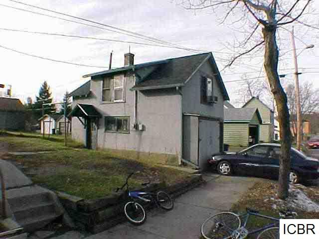 302 5th Ave - Photo 2 of 3