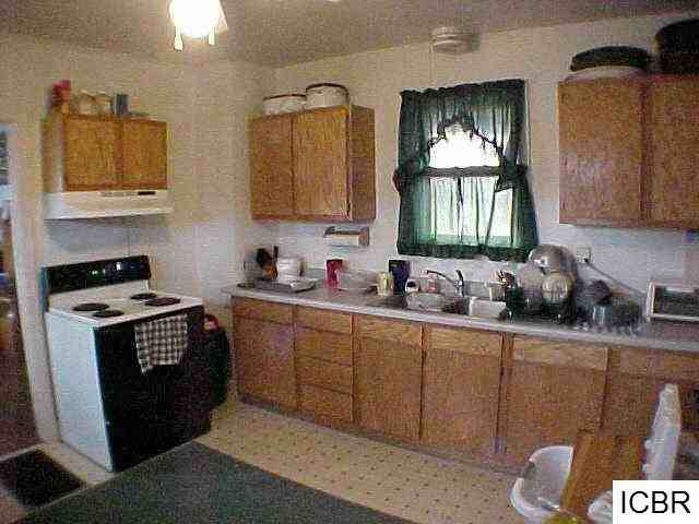 302 5th Ave - Photo 3 of 3