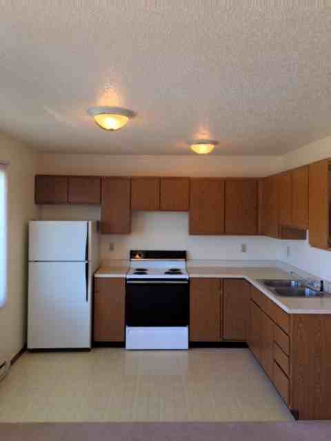 1610 College Ln - Photo 2 of 8