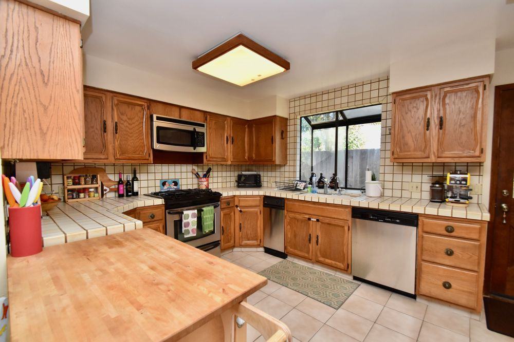 504 Blackstone Dr - Photo 3 of 16