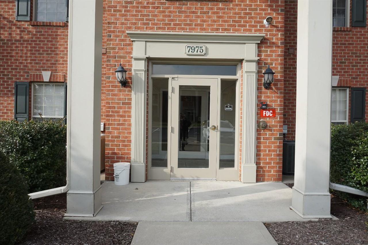 7975 Pinnacle Point Dr - Photo 2 of 25