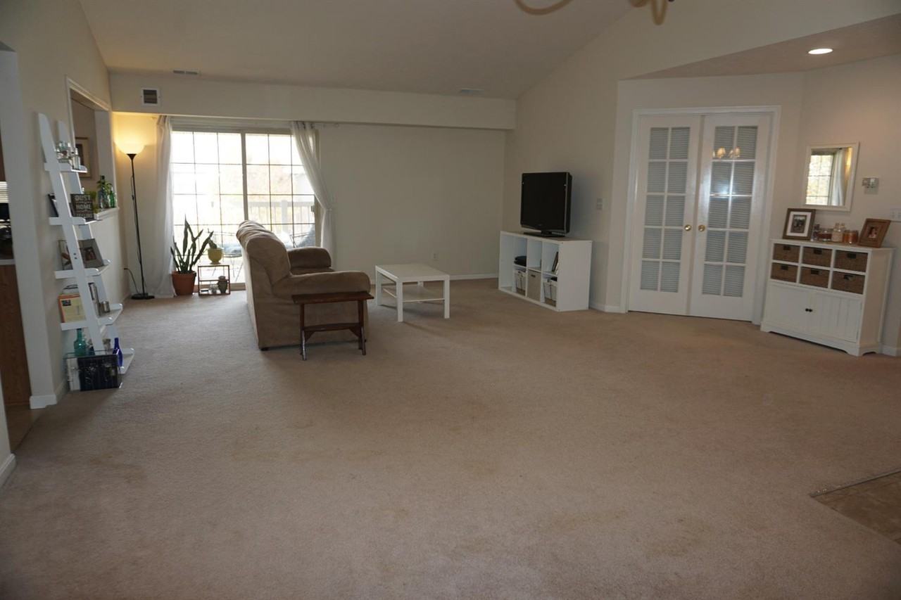 7975 Pinnacle Point Dr - Photo 3 of 25