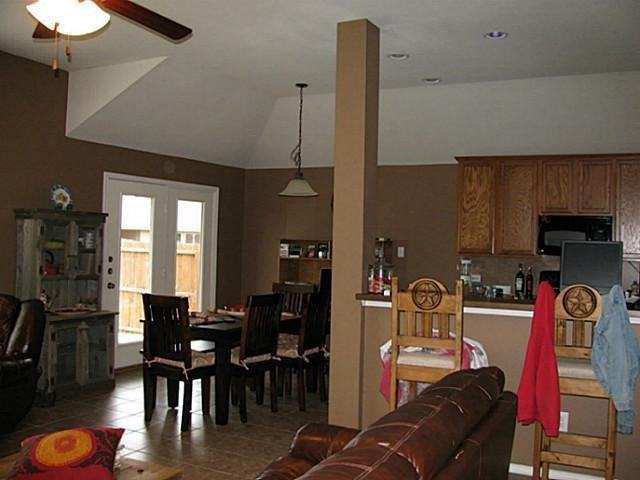 1417 Castlegar Ln - Photo 3 of 6