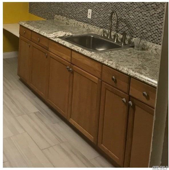 172-34 Brocher Rd - Photo 3 of 5