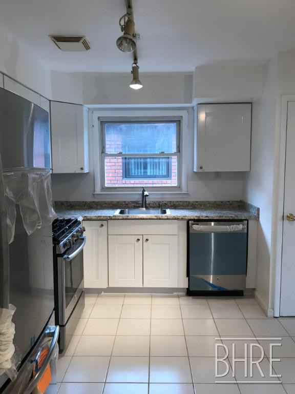 3815 Ocean View Avenue 2 - Photo 3 of 7