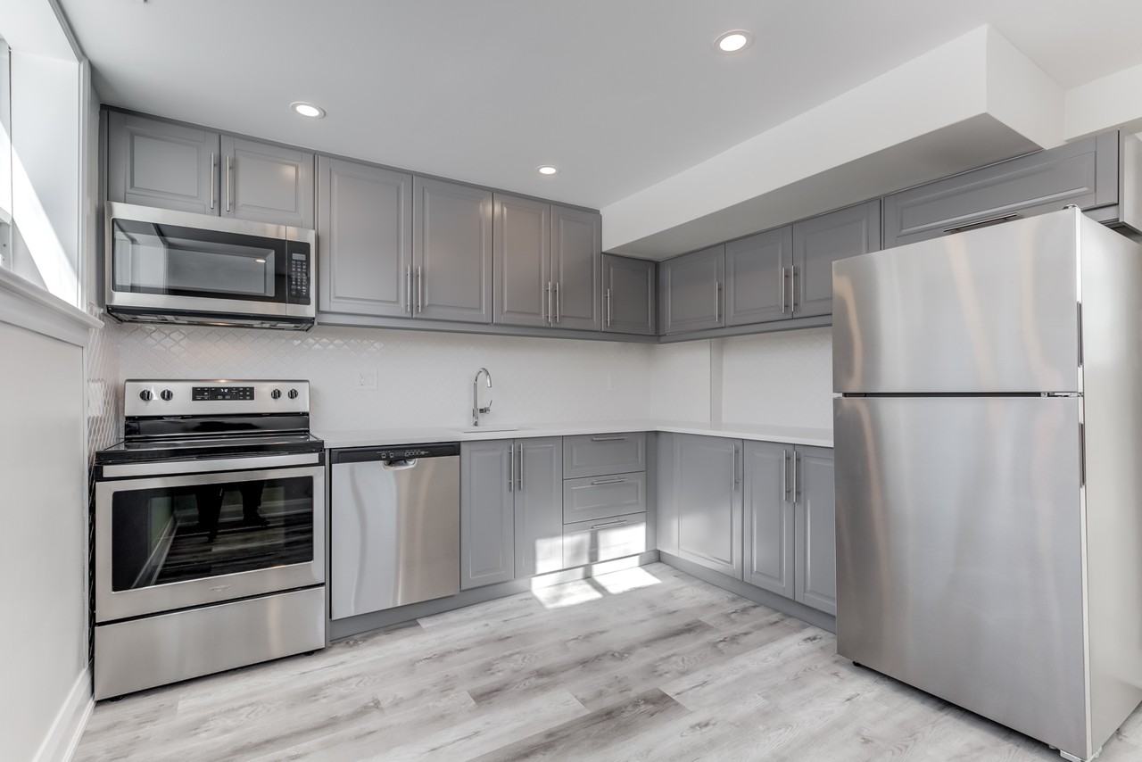 Bayview Ave & Major Mackenzie Dr E unit 1, Richmond Hill, ON L4C 2L6 1