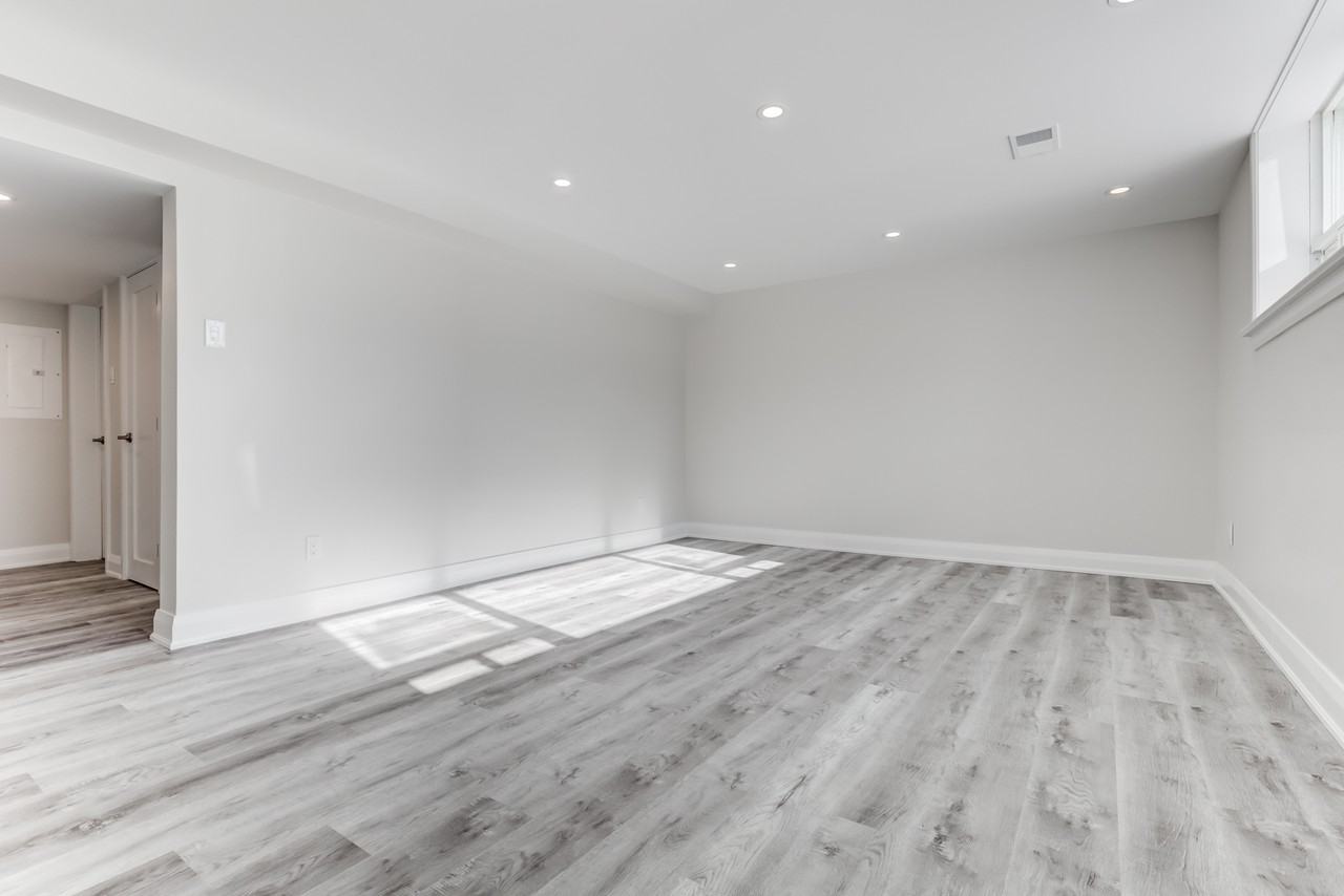 Bayview Ave & Major Mackenzie Dr E - Photo 3 of 7