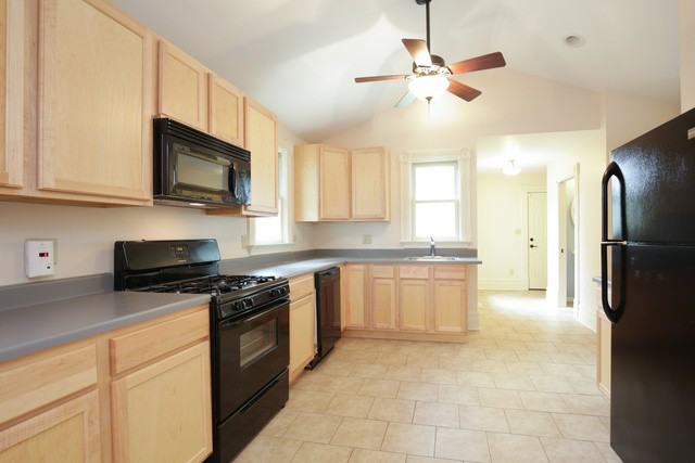 162 Summit St - Photo 3 of 10