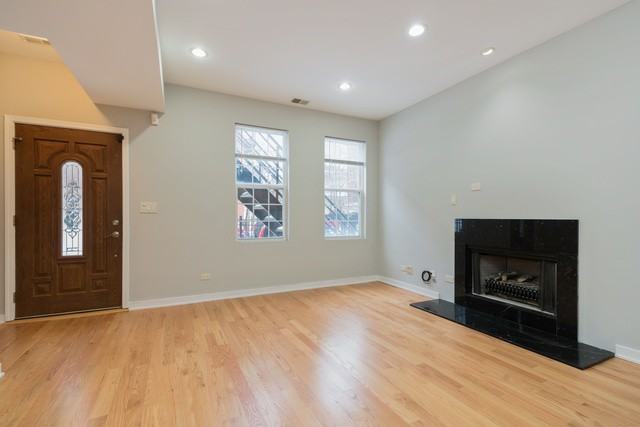 1256 N Wood St #1 - Photo 3 of 10