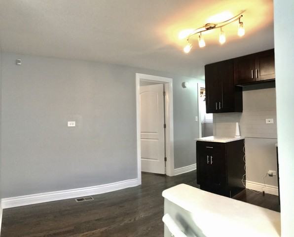 9016 S Woodlawn Ave - Photo 2 of 5