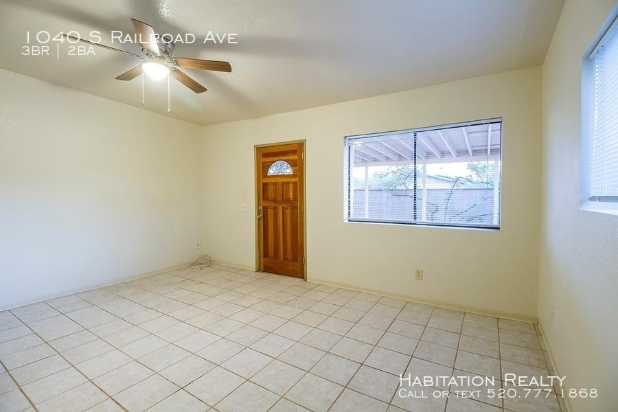 1040 S Railroad Ave - Photo 3 of 31