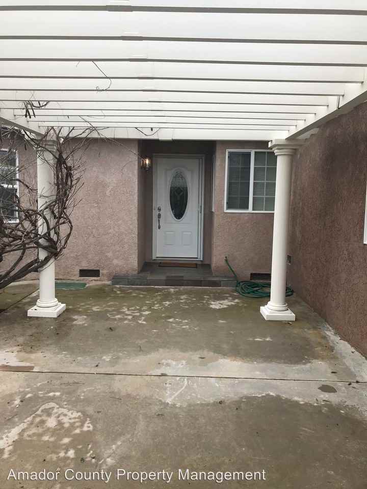 341 Rabb St - Photo 3 of 32