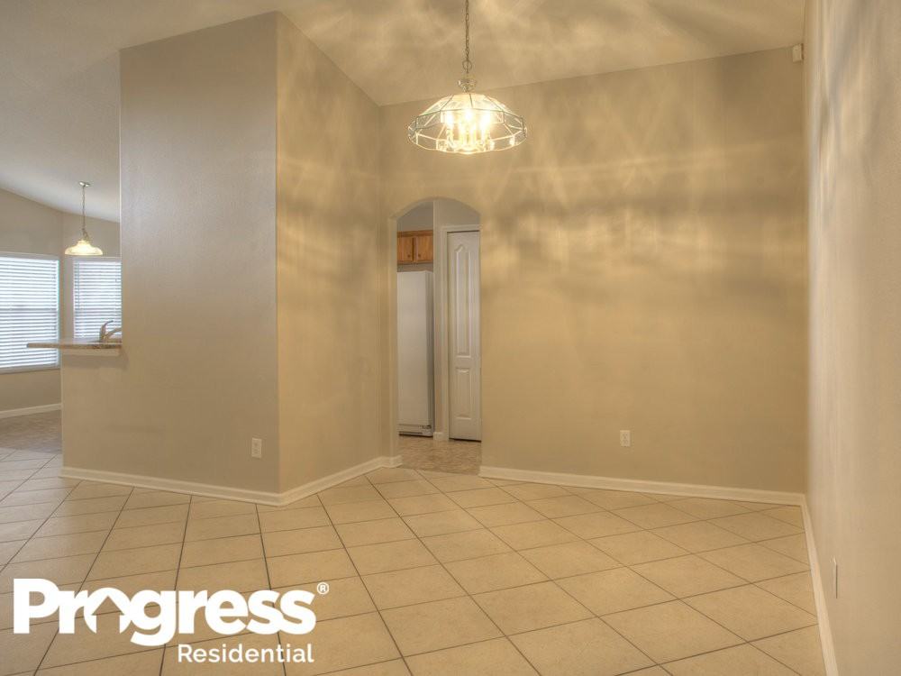 2901 Wilshire Rd - Photo 2 of 13