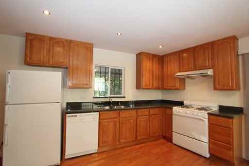 463 Jean St - Photo 3 of 15