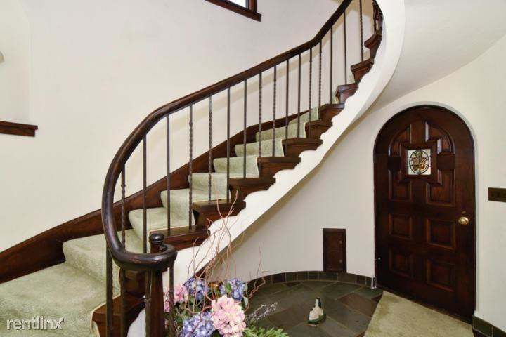 2835 N. Lake Drive - Photo 3 of 24