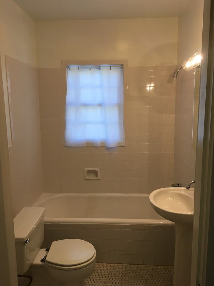 905 Northwest Eubanks Street - Photo 3 of 9