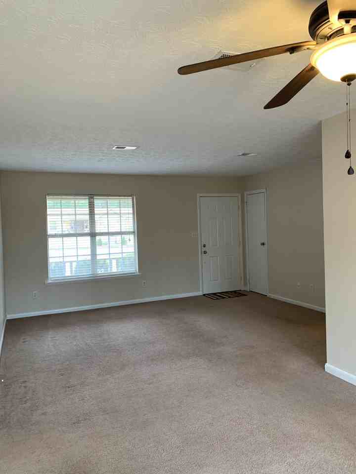 110 Bronco Dr - Photo 3 of 19