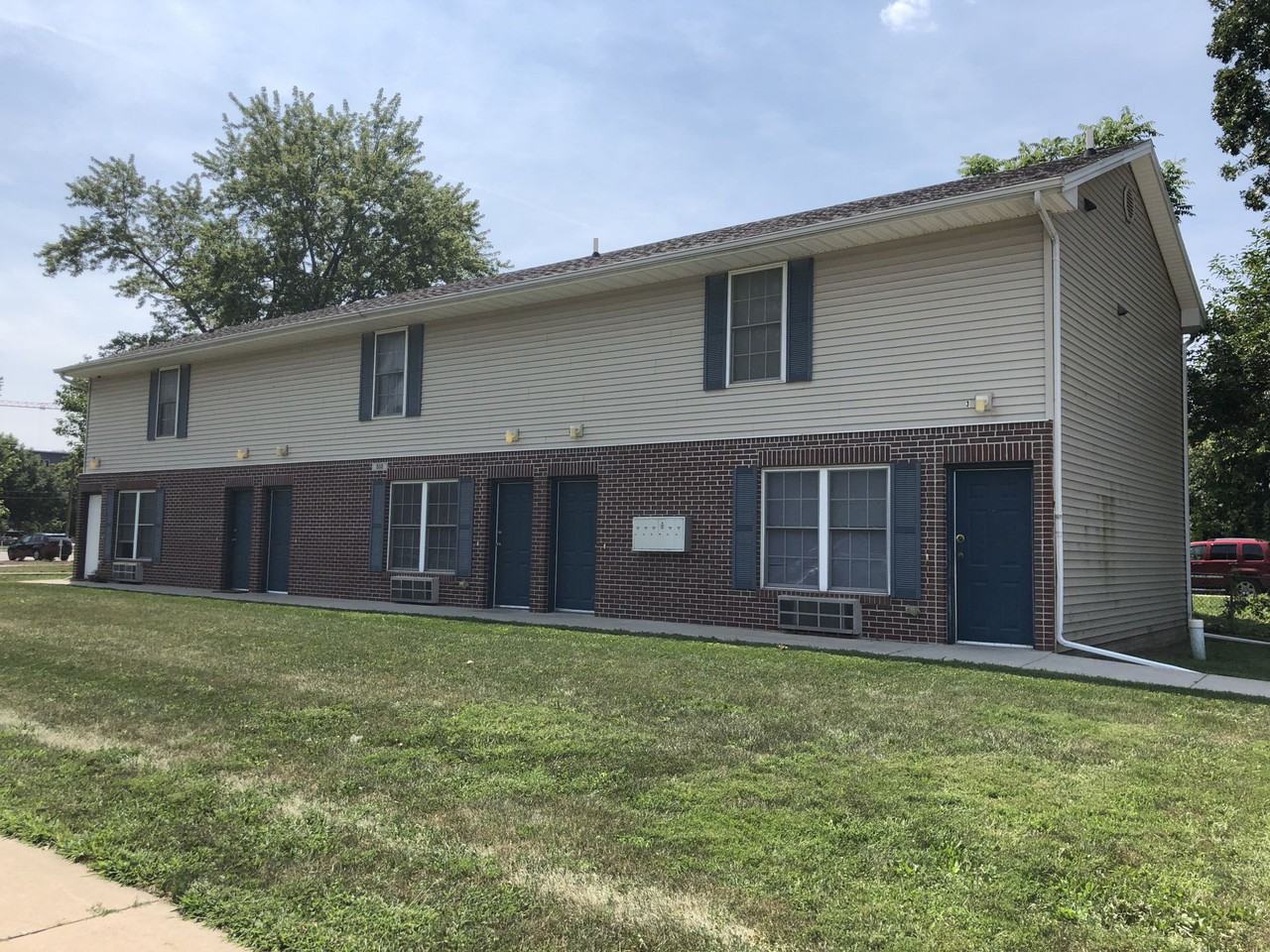 512 E Church St - Photo 2 of 16