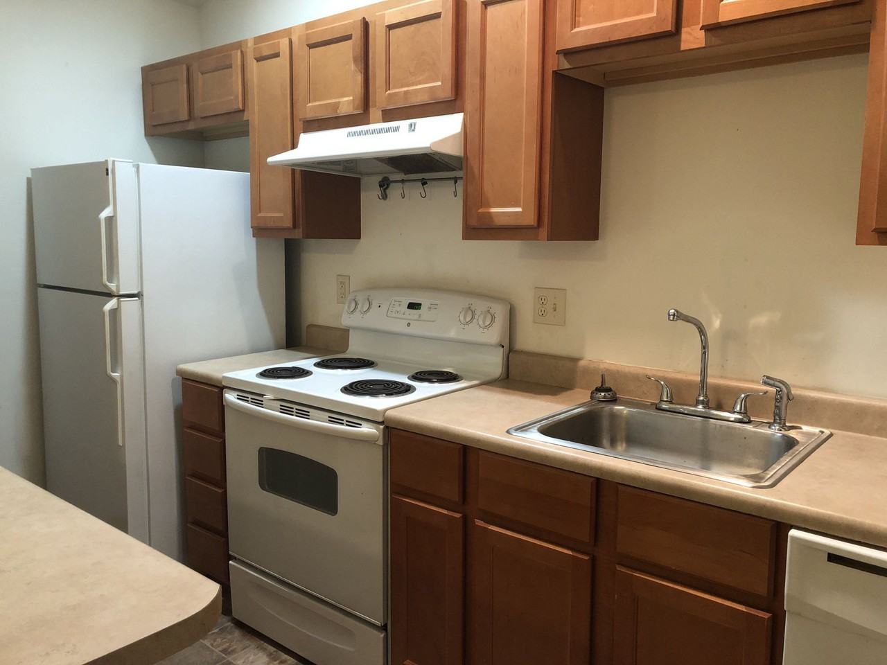 512 E Church St - Photo 3 of 16