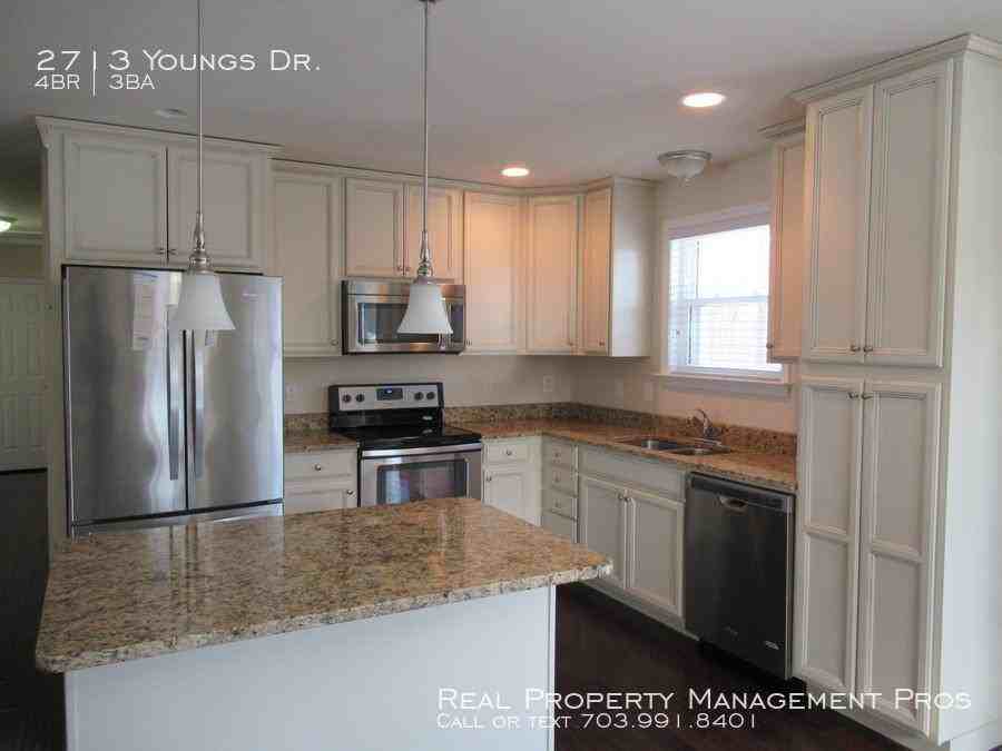 2713 Youngs Dr - Photo 2 of 19