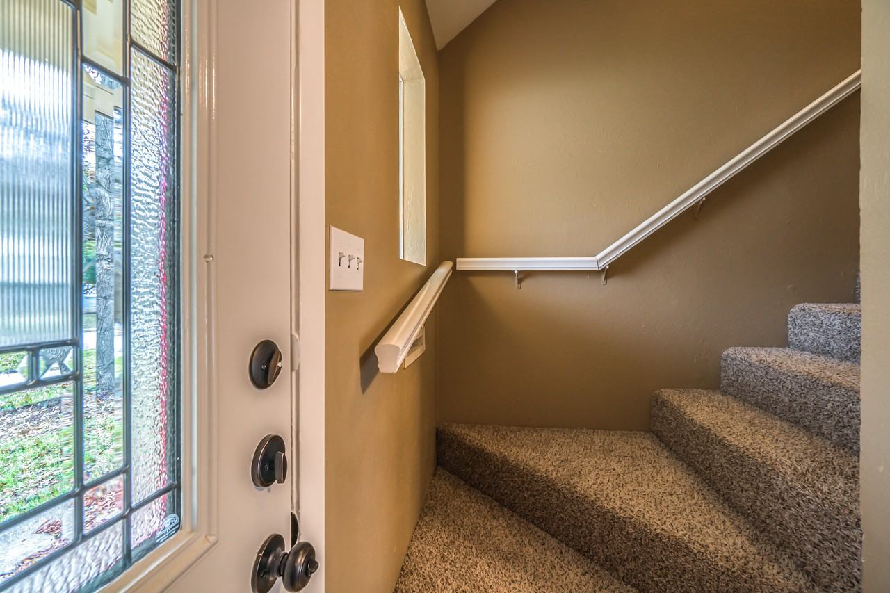 1954 Mims St - Photo 3 of 20