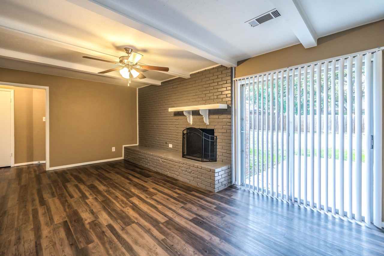 1954 Mims St - Photo 4 of 20