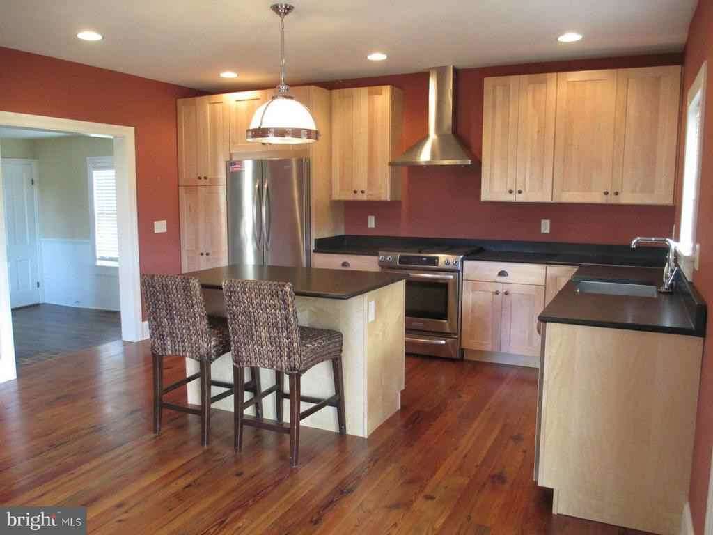 418 Cannon St - Photo 3 of 19