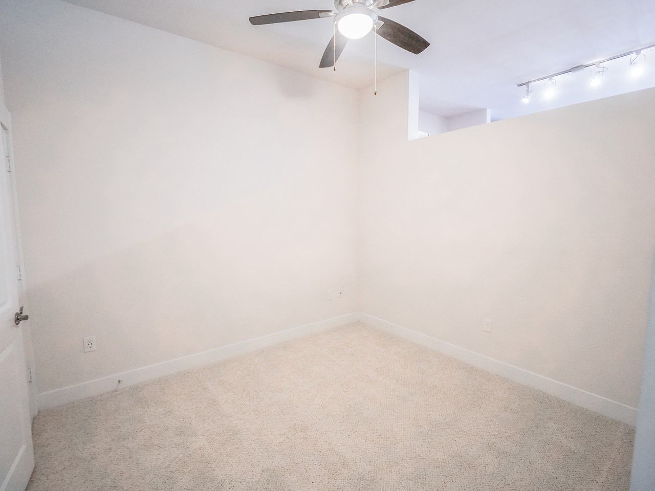 920 Richmond Avenue - Photo 3 of 5