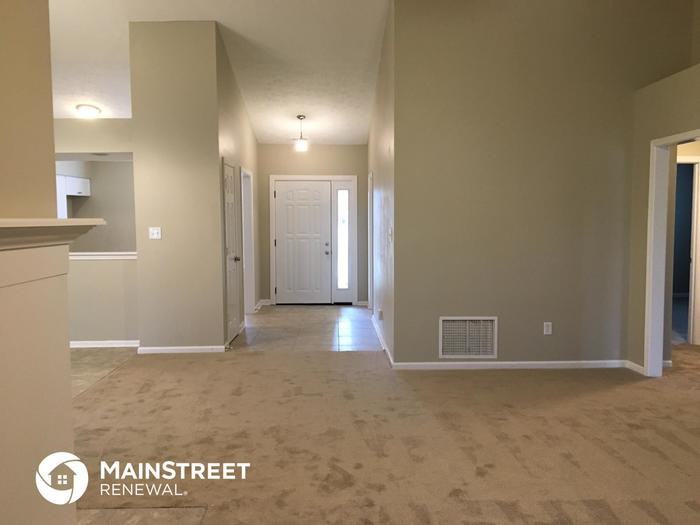 1621 Parkthorne Dr - Photo 3 of 18