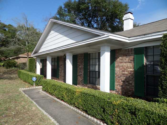 7810 Folkstone Dr - Photo 3 of 10