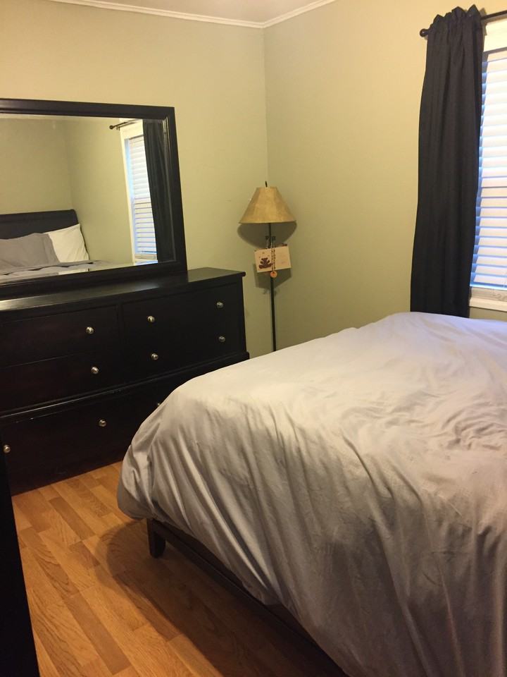 1004 Elm St - Photo 3 of 13