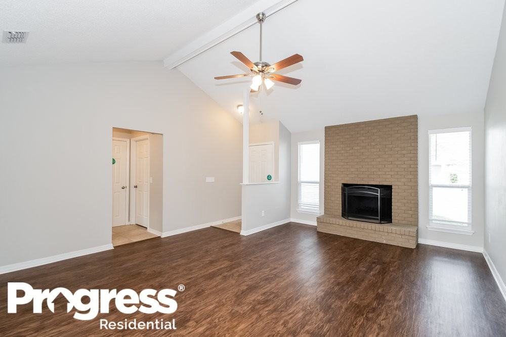 2035 Oak Water Dr - Photo 3 of 20